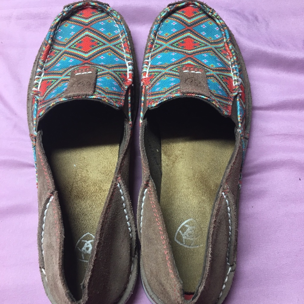 Women’s ariat cruisers